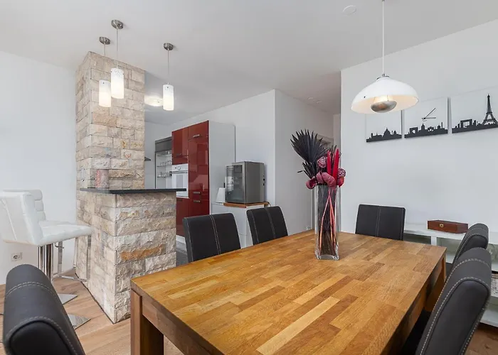 Apartman Massa 200 M To The