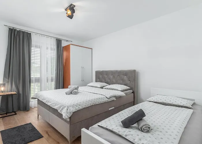 Apartman Massa 200 M To The *