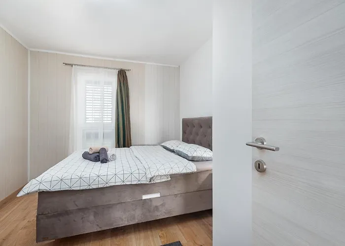 Apartman Massa 200 M To The