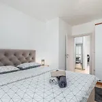 Massa 200 M To The Apartman Porec