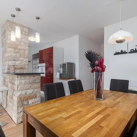 Apartament Massa 200 M To The