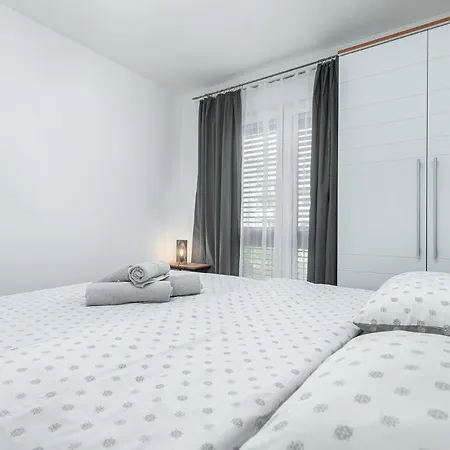 Apartment Massa 200 M To The *