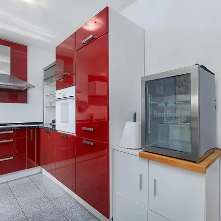 Apartment Massa 200 M To The *