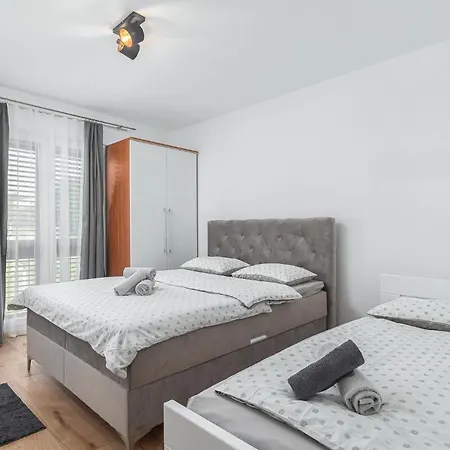 Apartment Massa 200 M To The *