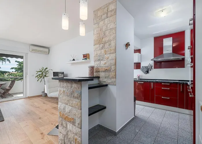 アパート Massa 200 M To The *