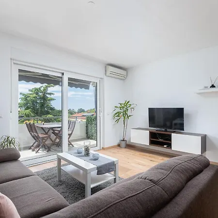 Appartement Massa 200 M To The