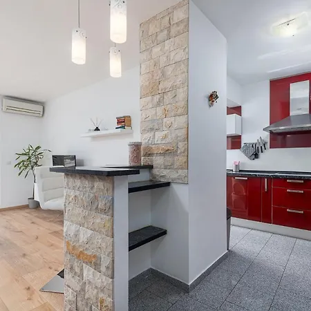 Appartement Massa 200 M To The *