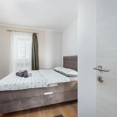 Appartement Massa 200 M To The